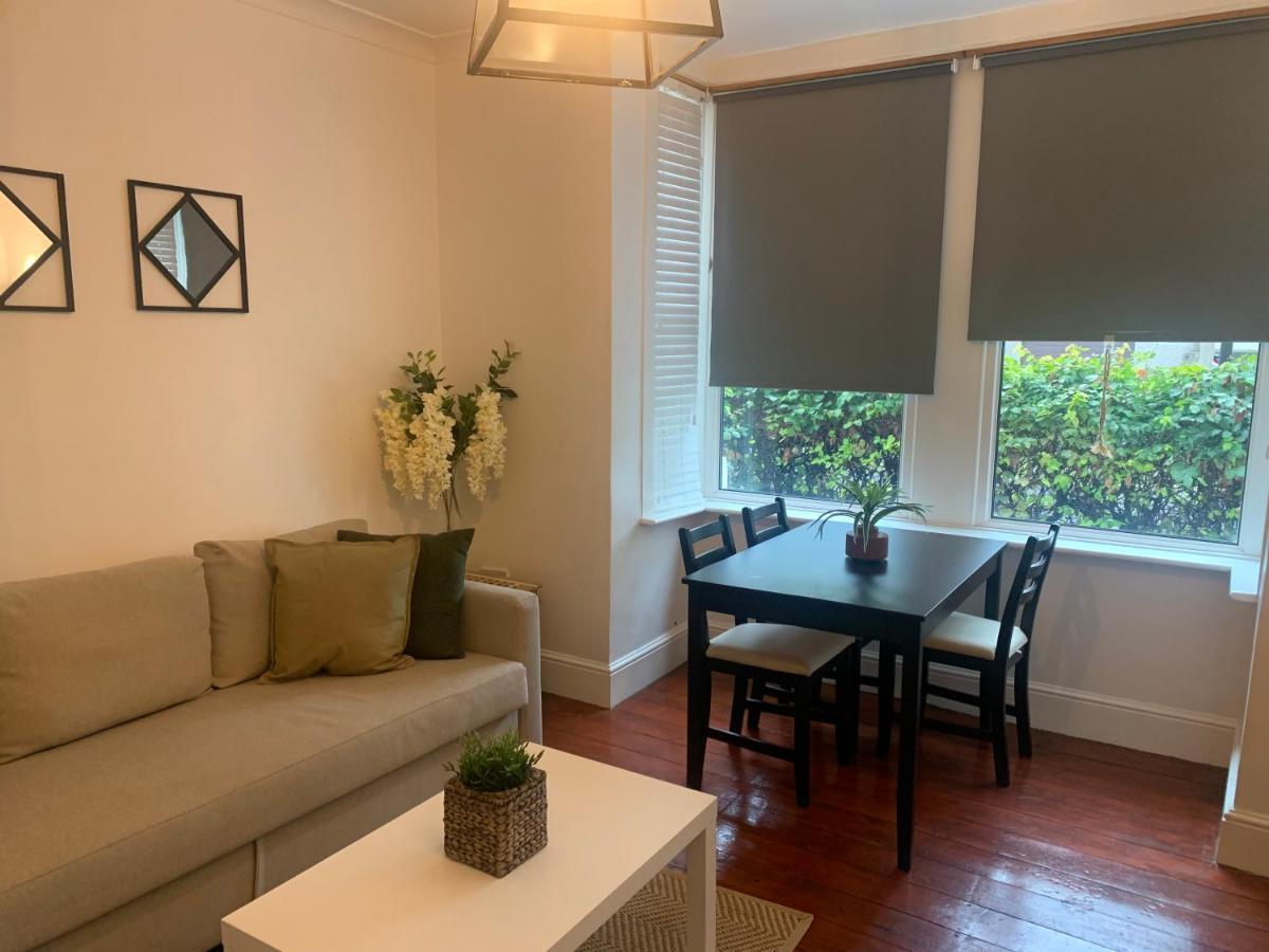 Unique 2 Bedroom Apartment In London/ Excel / Olympic City Close To Central Line Tube Station With Gated Parking Space Exterior foto